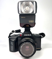 Yashica 200-AF con flash Sigma Zoom Master 35-70 mm e Yashica CS-250AF