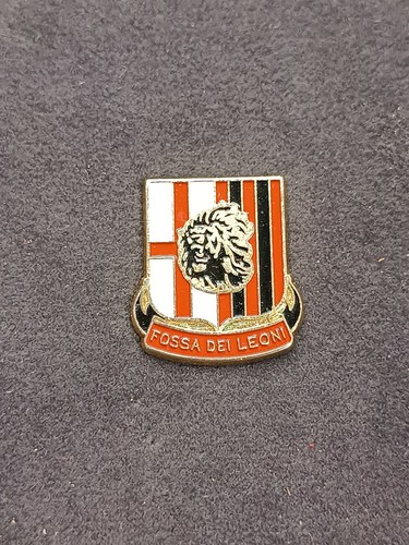 Old pins pin badge - pins,