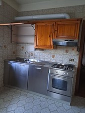 Cucina completa di forno, cucina a gas, kappa, metà legno metà acciaio, 