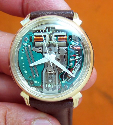 214 accutron spaceview 10kt