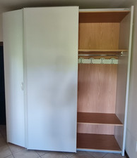 armadio guardaroba con ante scorrevoli