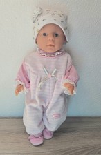 Simpatica bambola di plastica