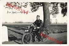 Uomo con moto Puch 250 R