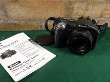 Una bella fotocamera digitale Canon Powershot S5 IS 8MP zoom 12X