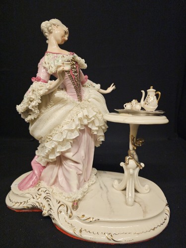 Dama tavolino scultura di - tavolino",