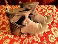 STIVALETTI IN PELLE SCAMOSCIATA TRAFORATA