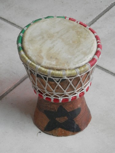 Vecchio tamburo djembe djambe - vecchio,