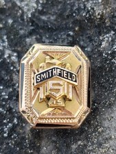 Spilla vintage Smithfield High School anni '30 circa classe 5 HS distintivo rara
