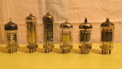 Lotto con vecchie valvole - con,