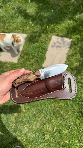 Coltello stiletto fatto a - a,