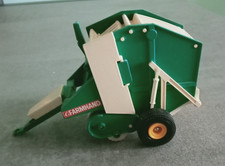 Britains 1:32 - Rotopressa per balle rotonde Vermer Farmhand