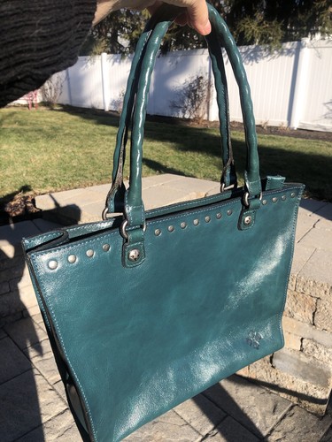 Borsa nuova con etichette