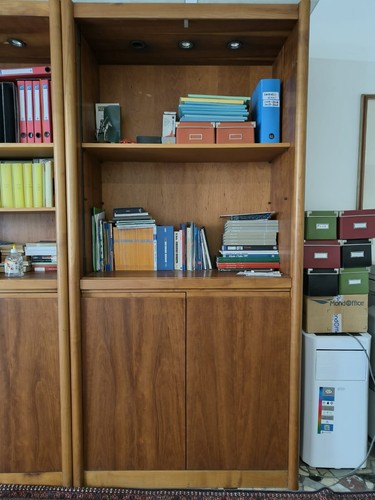 Libreria legno con ripiani - in,