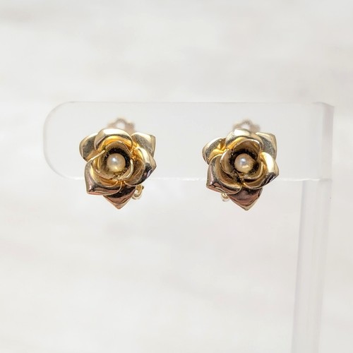 Vintage clip earrings gold - vintage,