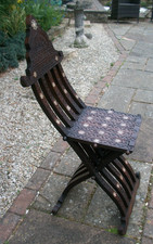 GRANDE ECCEZIONALE ANTICA SEDIA PIEGHEVOLE ISLAMICA/MORESCA INTARSIATA/INTAGLIATA