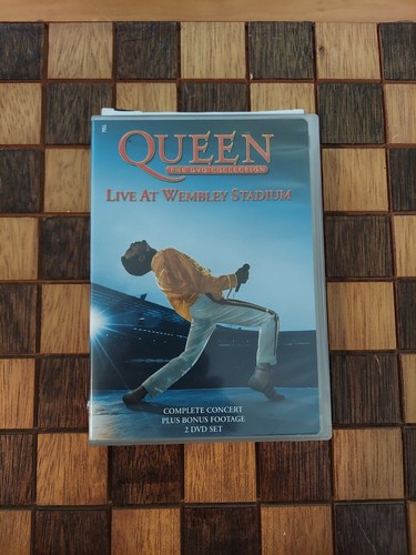 Queen live wembley stadim - queen,