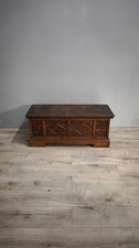 85286 Cassapanca in legno massello con intagli