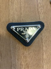 Logo Targhetta Spilla Prada