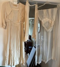 Antico abito da sposa in crepe