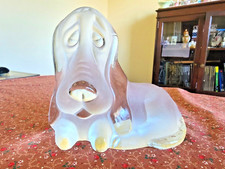 Fermacarte o fermalibri Bassett Hound in vetro smerigliato e trasparente fatto a mano vichingo