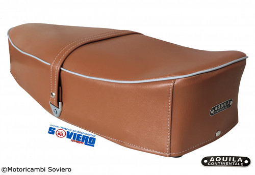 Sella marrone con - , targhetta