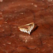 Seven Stone V Shape Band 1.40