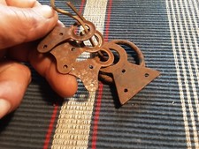 5 PEZZI VECCHISSIMI SE NON ANTICHI CREDO SIANO ACCESSORI PER SERRATURE-PORTE