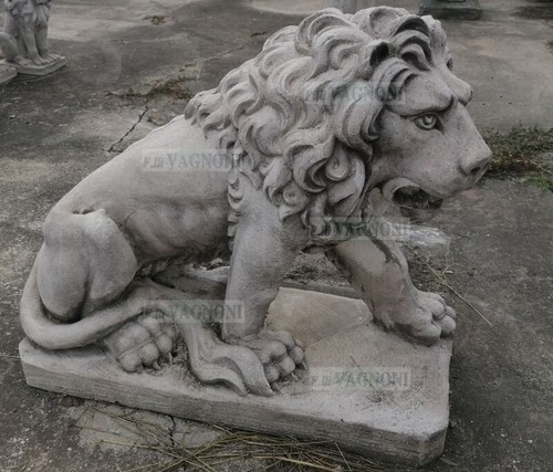 Leone accosciato 75x33x63 - leone,