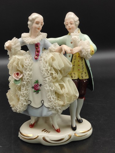 Statuina coppia corteggiamento