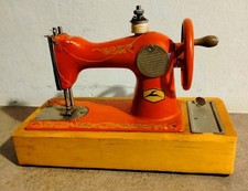 Piccola macchina da cucire