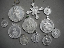 BLOCCO DI 11 VECCHIE MEDAGLIE RELIGIOSE CON SANTI - IN ALLUMINIO - TUTTE DIVERSE