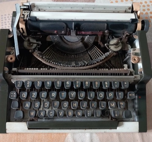 Macchina scrivere olympia - da,