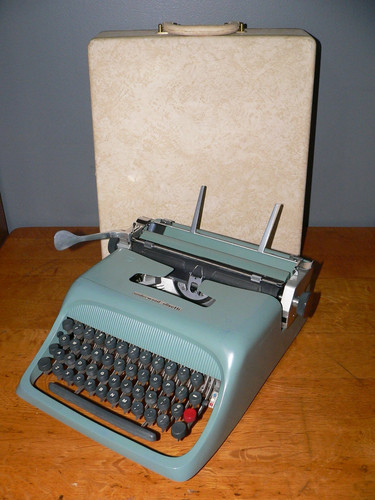 Vtg 1962 underwood olivetti - vtg.,