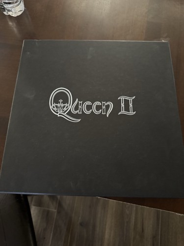 Queen - queen, –