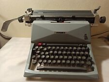 Macchina da scrivere Olivetti lettera 82