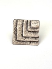 Bague brutaliste forme carré