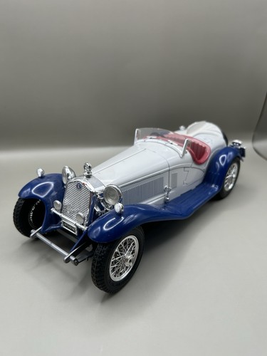 R899 voiture miniature 18 - miniature, 1/18
