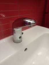 Miscelatore Fotocellula A Batteria Per Bagni Pubblici. Norma HACCP 