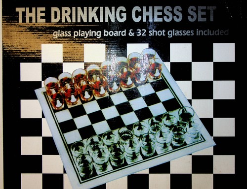 The drinking chess - set, tavola