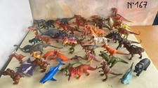 46 animali in plastica