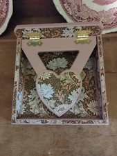 William Morris porta