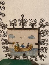 Lotto di 5 mattonelle in ceramica di inizio 900 con inserti in ferro battuto