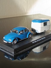 VW Maggiolino con roulotte