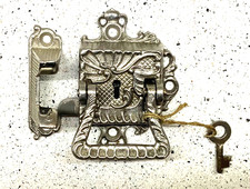 Antica serratura con chiave 