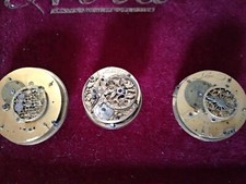 3 Movimenti  Antichi  orologi da tasca  cesellati-solo per ricambi- incompleti