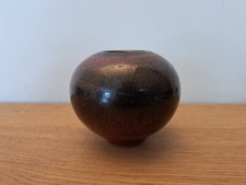 Vaso a sfera, firma