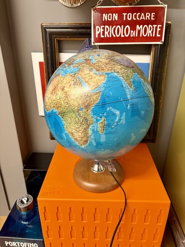 Mappamondo luminoso