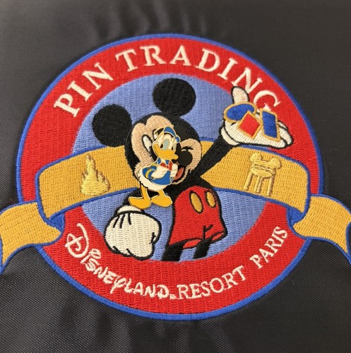 Disney pin trading - pin,
