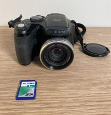 Fujifilm FinePix S5800 8,0 megapixel fotocamera digitale bridge zoom 10x e scheda di memoria SD da 1 GB