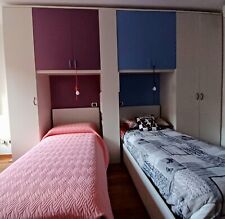 cameretta pari al nuovo; armadio con soppalco, 2 letti contenitore 2 scrivanie